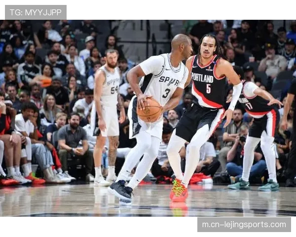 马刺团队无私分享球寻找最佳机会,八人得分上双展现阵容深度 马刺团队无私分享球寻找最佳机会,八人得分上双展现阵容深度